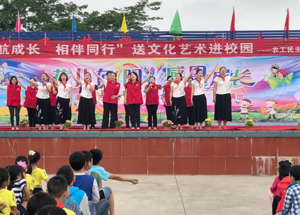 農工黨重慶市潼南區(qū)委會開展“護航成長相伴同行”送文化藝術進校園活動
